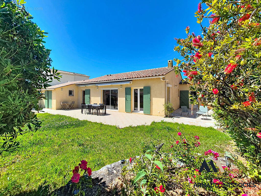 Maison à SAINT-CYR-SUR-MER