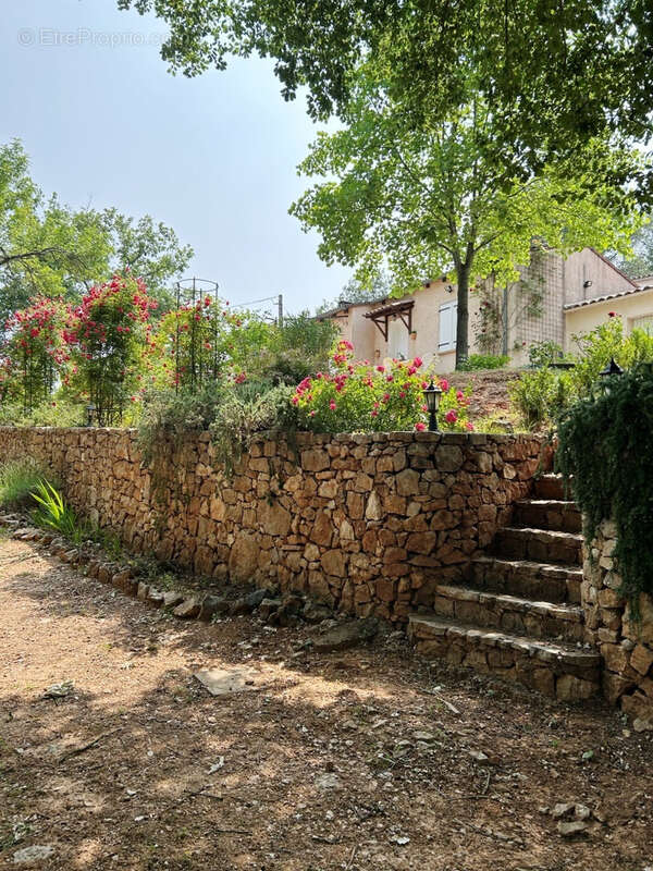 Maison à MONTMEYAN