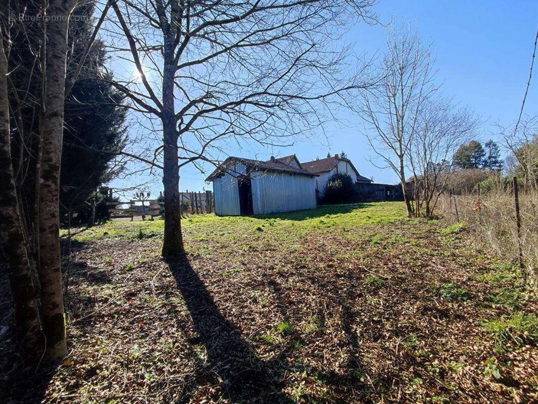 Maison à MEZIERES-SUR-ISSOIRE
