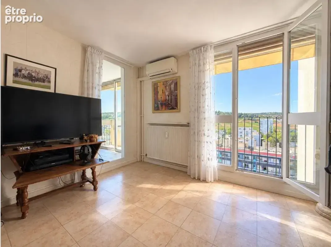 Appartement type 4 avec balcon, cave, 3 chambres, ascenseur et climatisation - photo 2