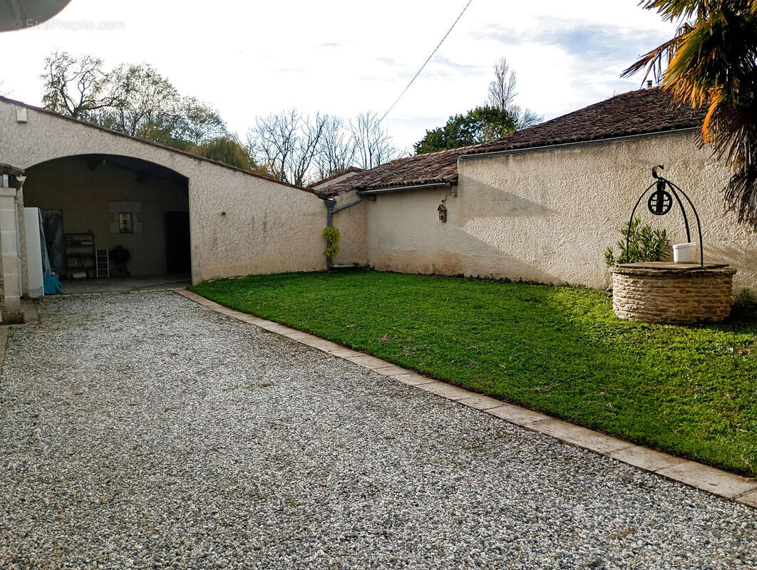 Maison à BOURG-CHARENTE