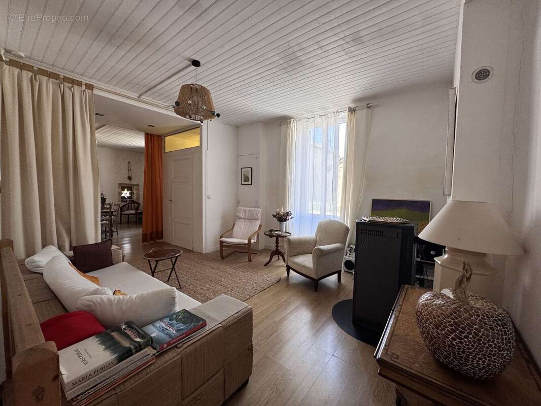 Maison 175 m² à Seyches  - photo 7