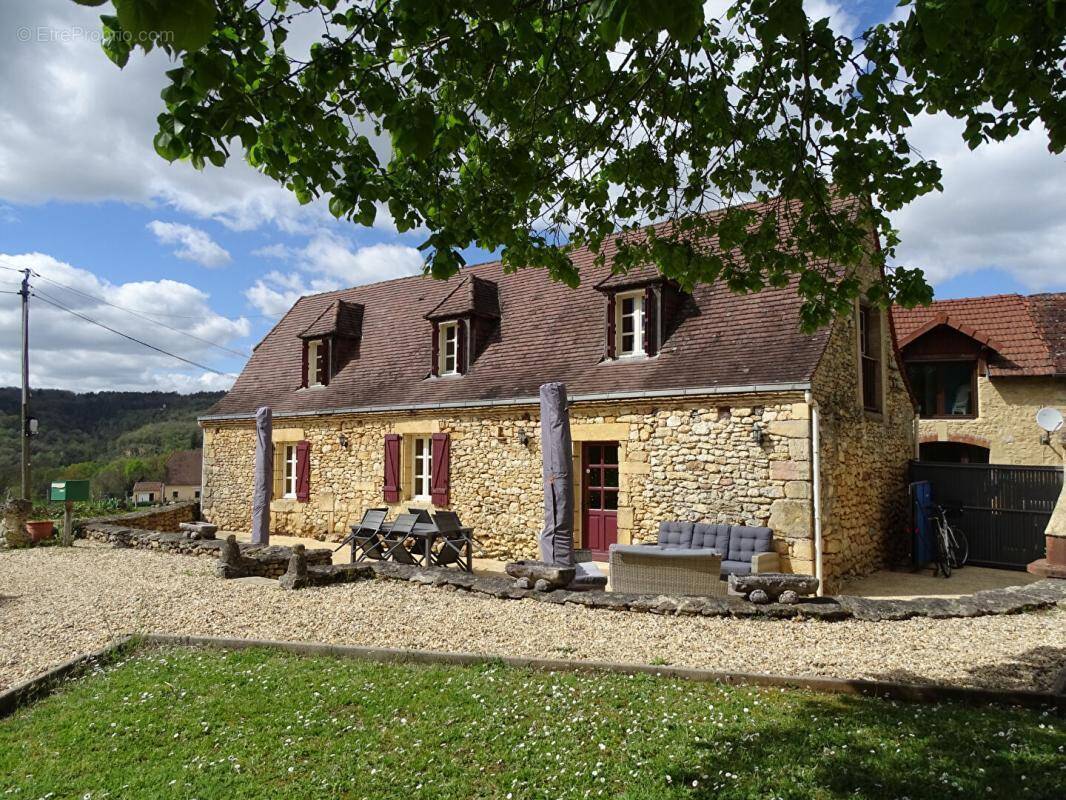 Maison à SAINT-LEON-SUR-VEZERE