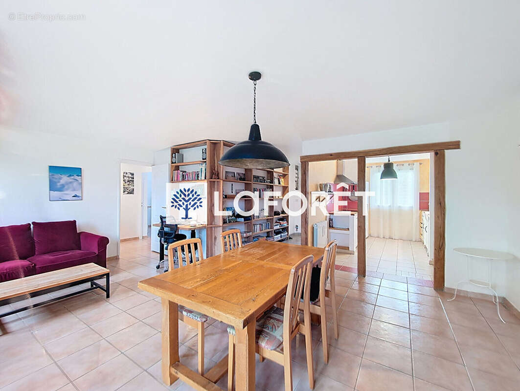 Maison à JOUY-LE-CHATEL