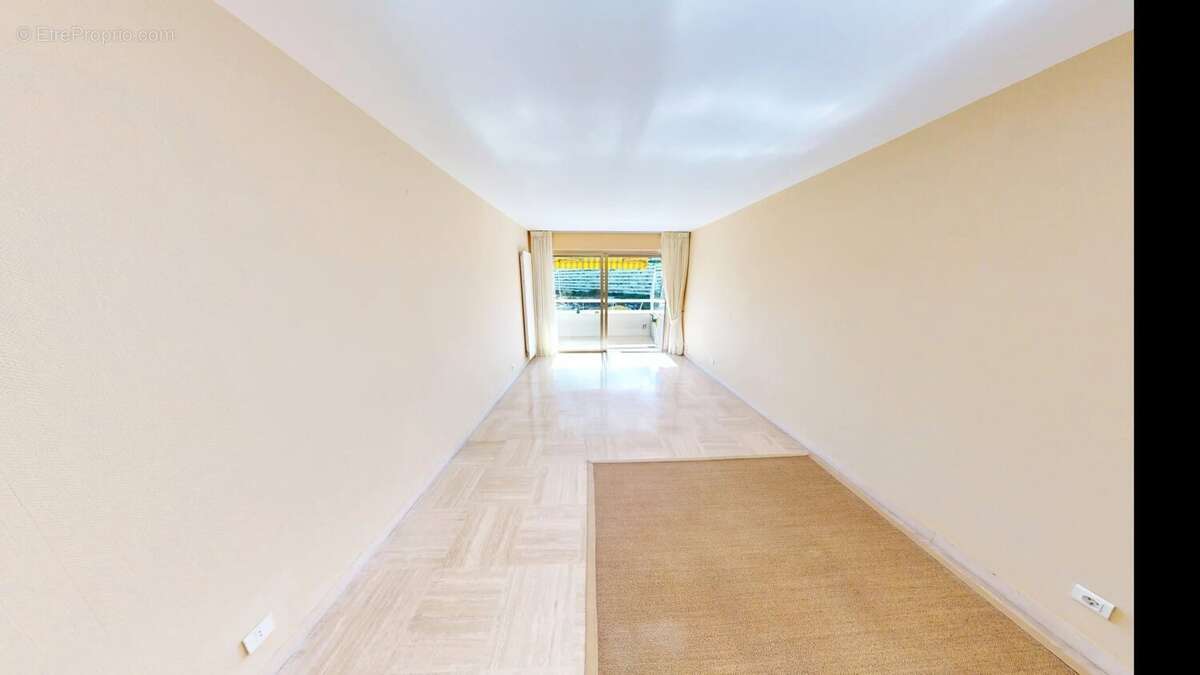 Appartement à VILLENEUVE-LOUBET