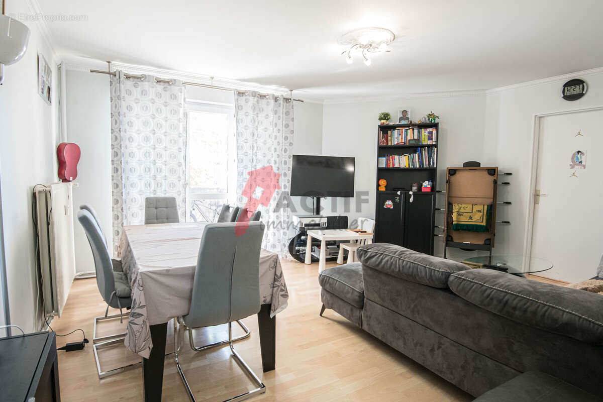 Appartement à COURCOURONNES