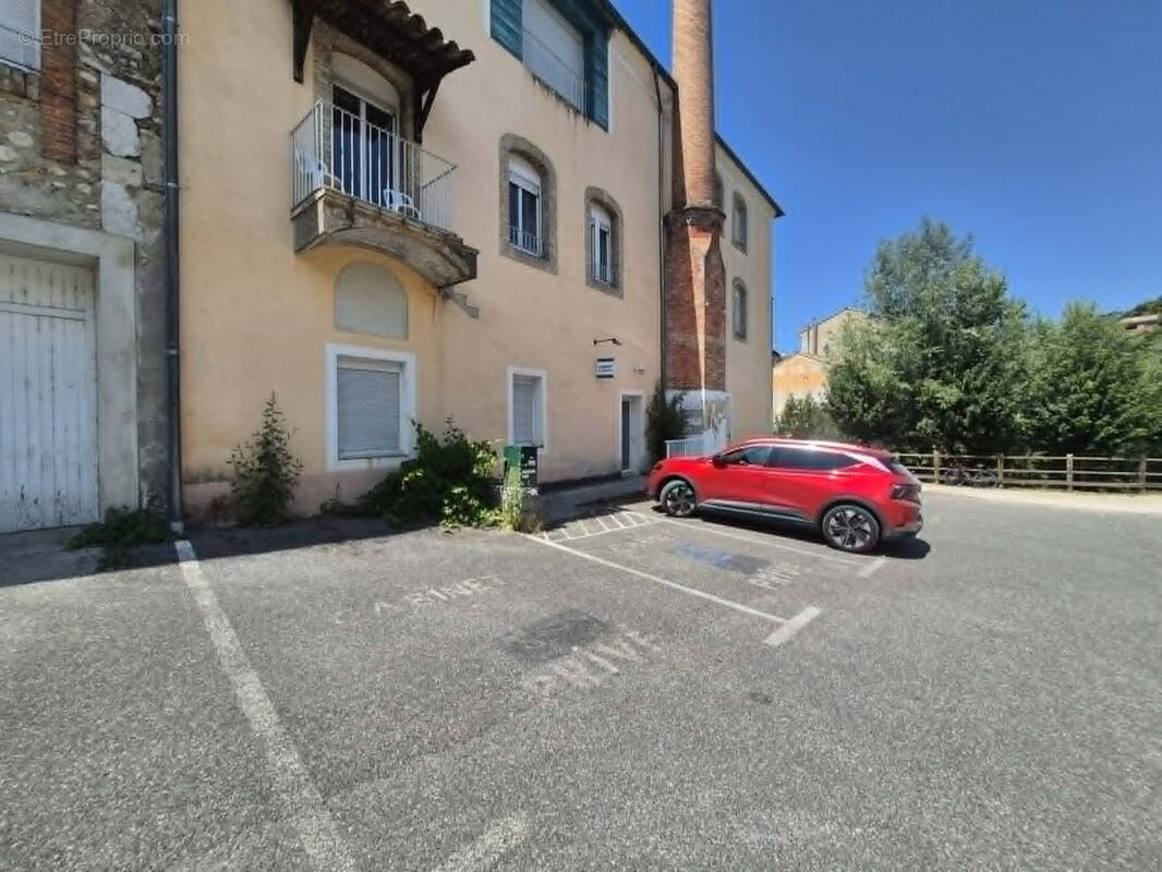 Autre à DIE