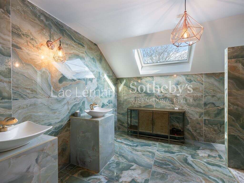 Maison à CHENS-SUR-LEMAN