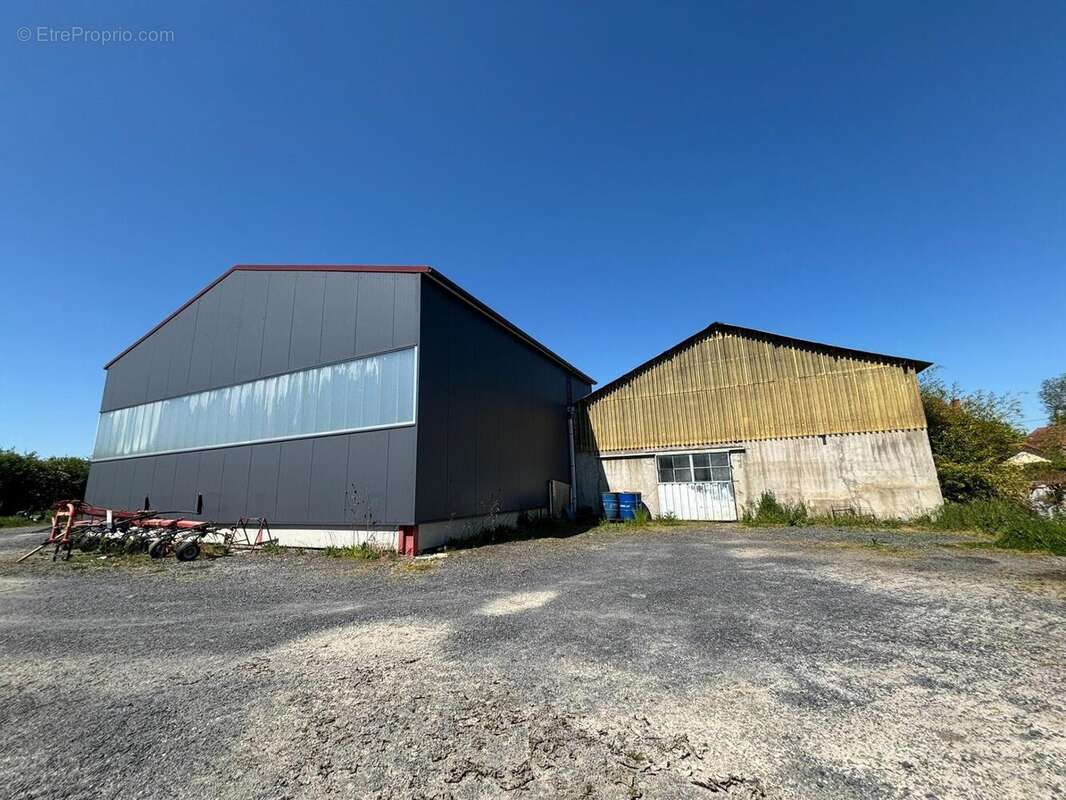 Photo 2 - Commerce à LE BOUCHAUD