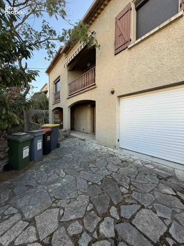 Villa 114M2 et rdc aménagé avec garage terrain de 331M2 - photo 2
