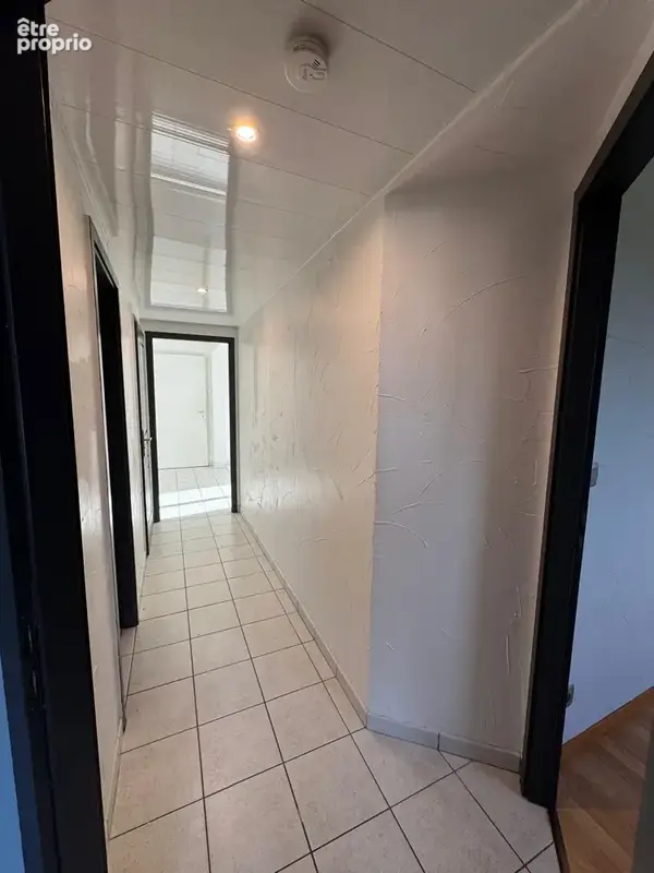 À vendre   Appartement 3 pièces de 74 m2 avec terrasse, garage et parkings - photo 3
