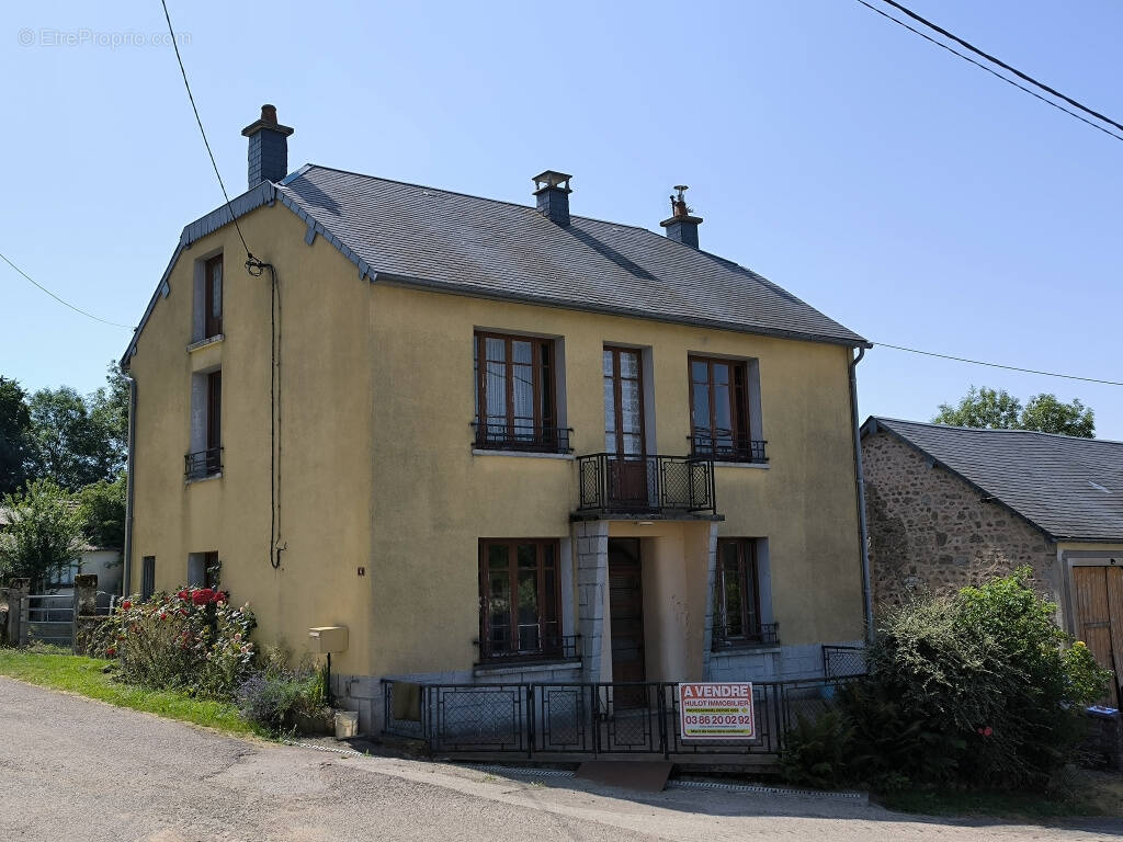 Maison à OUROUX-EN-MORVAN
