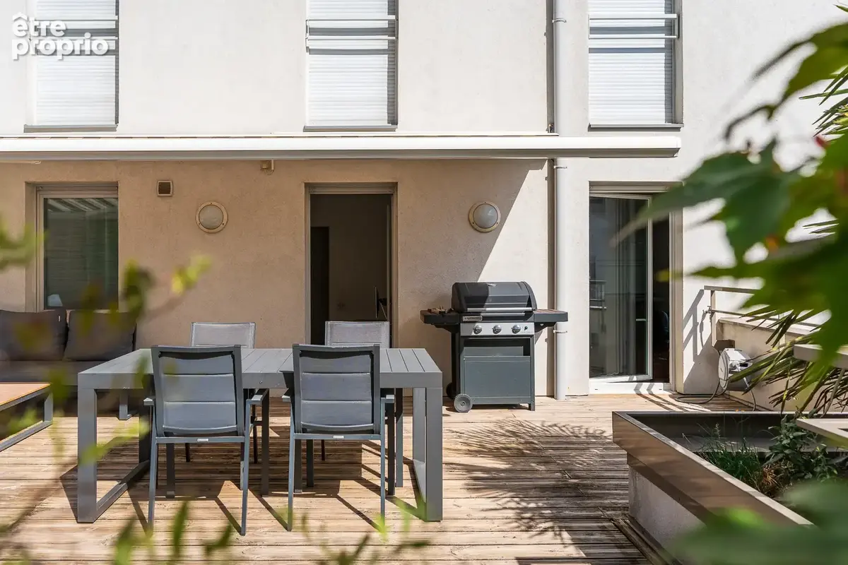 ANNECY HYPER-CENTRE - T3 de 81 M2 hab. avec Terrasse de 51 M2 - Double Garage - photo 2