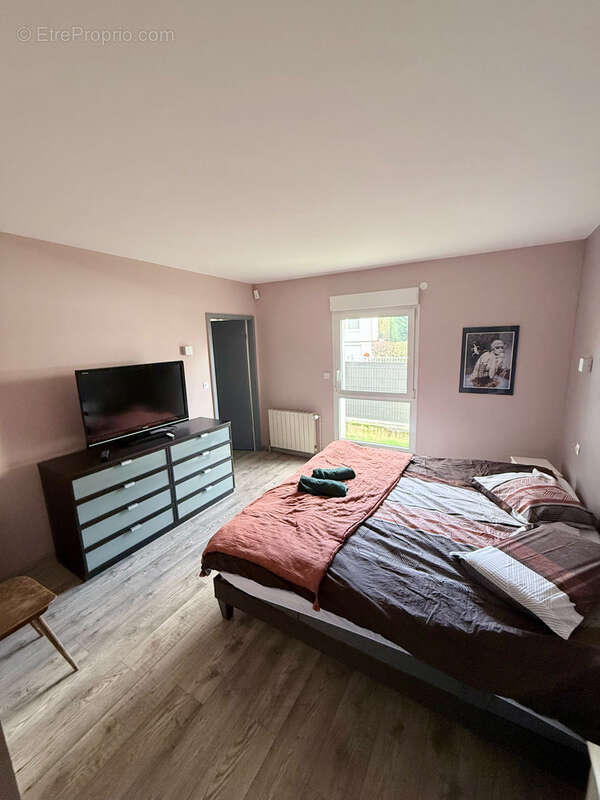 Maison d'architecte de 300m2 sur un terrain de 5.79 ares avec jardin et garage - photo 7