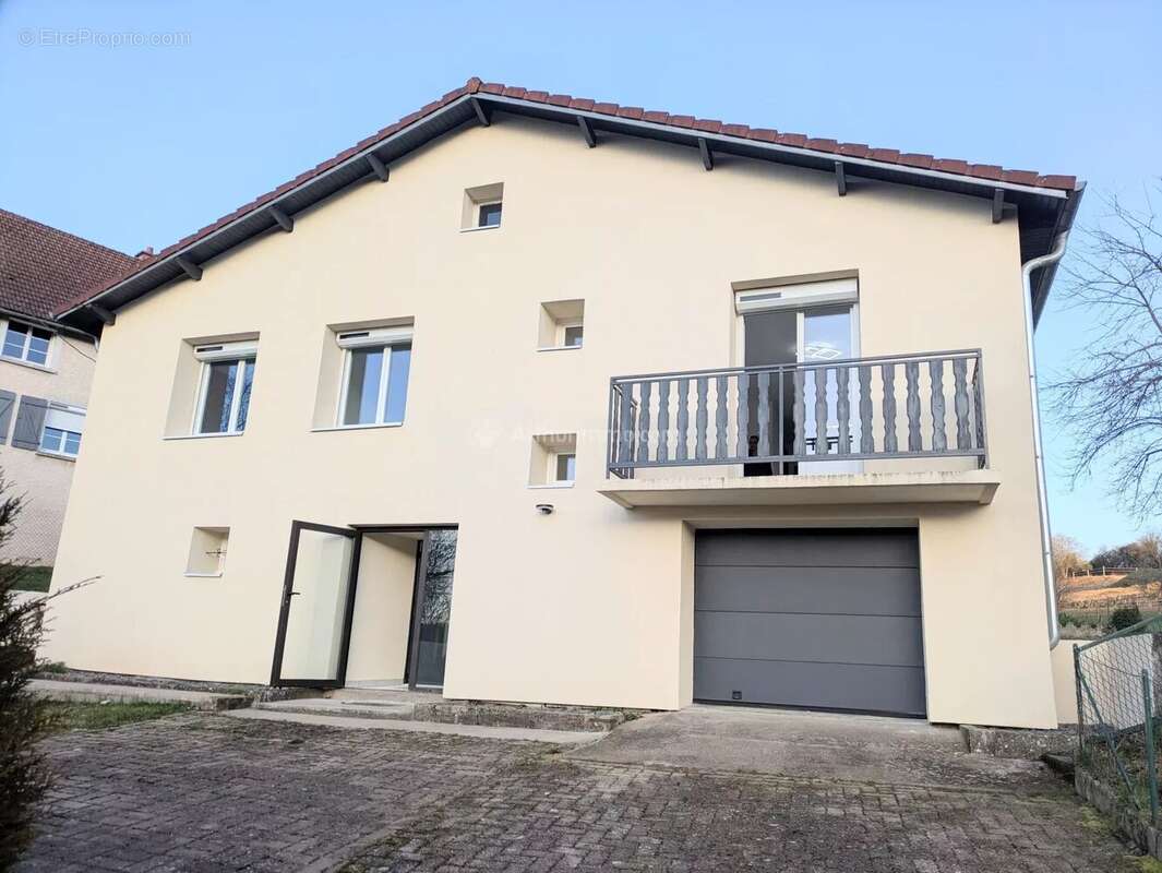 Maison à NEUFCHATEAU