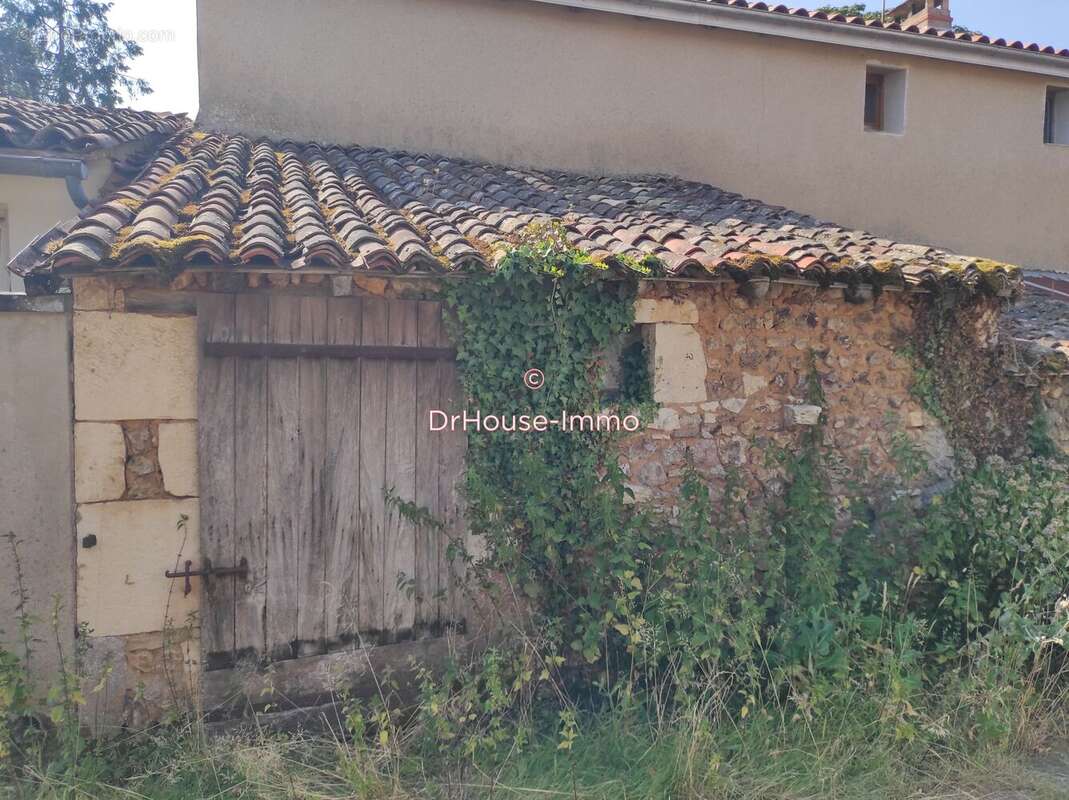 Maison 83 m² à Saint-Sauvant  - photo 9