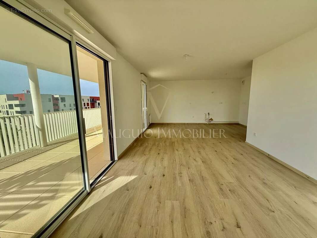 Appartement à MAUGUIO