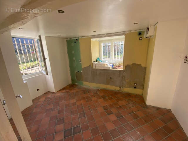 Charmante maison en cours de rénovation sur 1750 M2 de terrain avec remises - photo 7