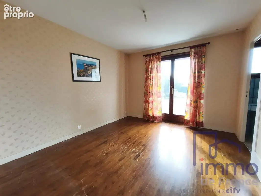 Maison 8 pièces 210 m² à vendre à Veauche (42340) - photo 9