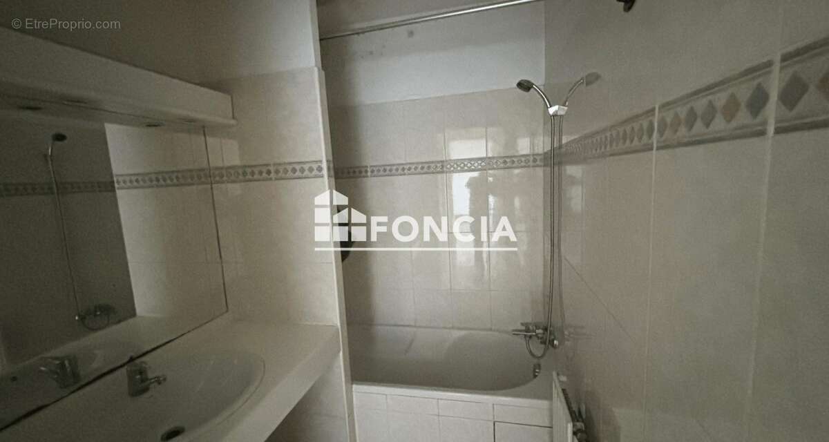 Appartement à MARSEILLE-4E