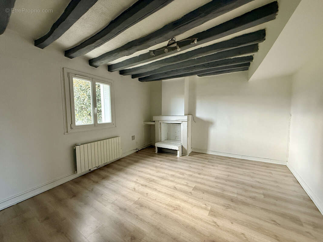 Maison à MORAINVILLIERS