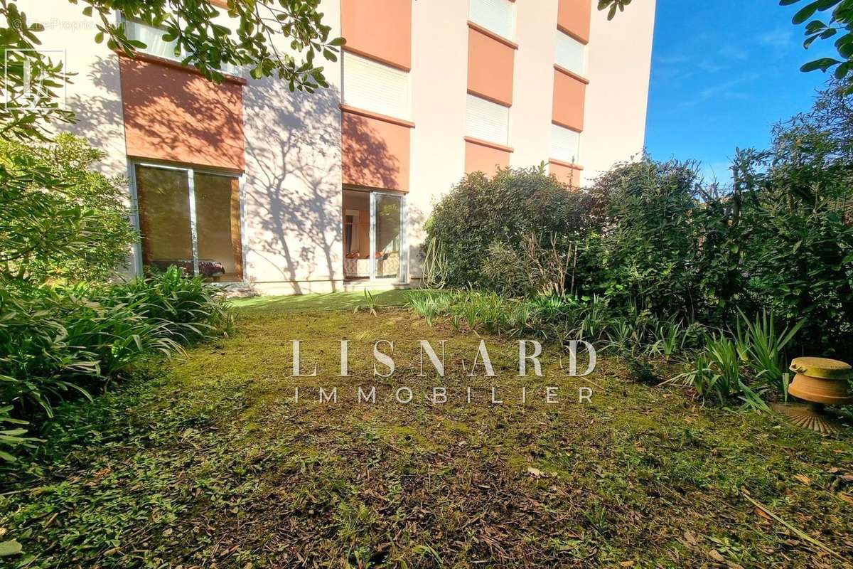 Appartement à VALLAURIS