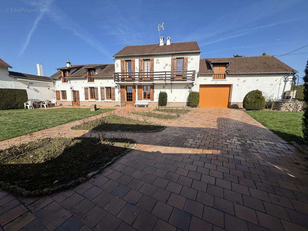 Maison 190 m² à Longnes  - photo 2