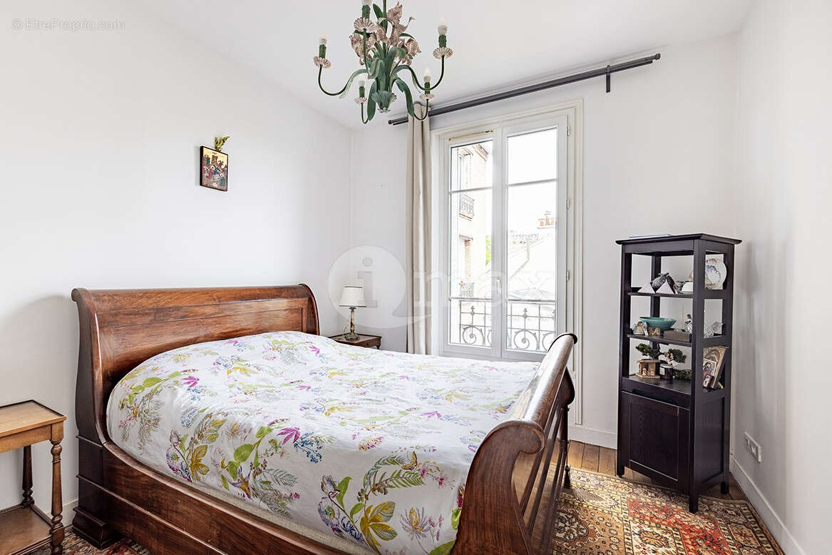 Appartement à COURBEVOIE