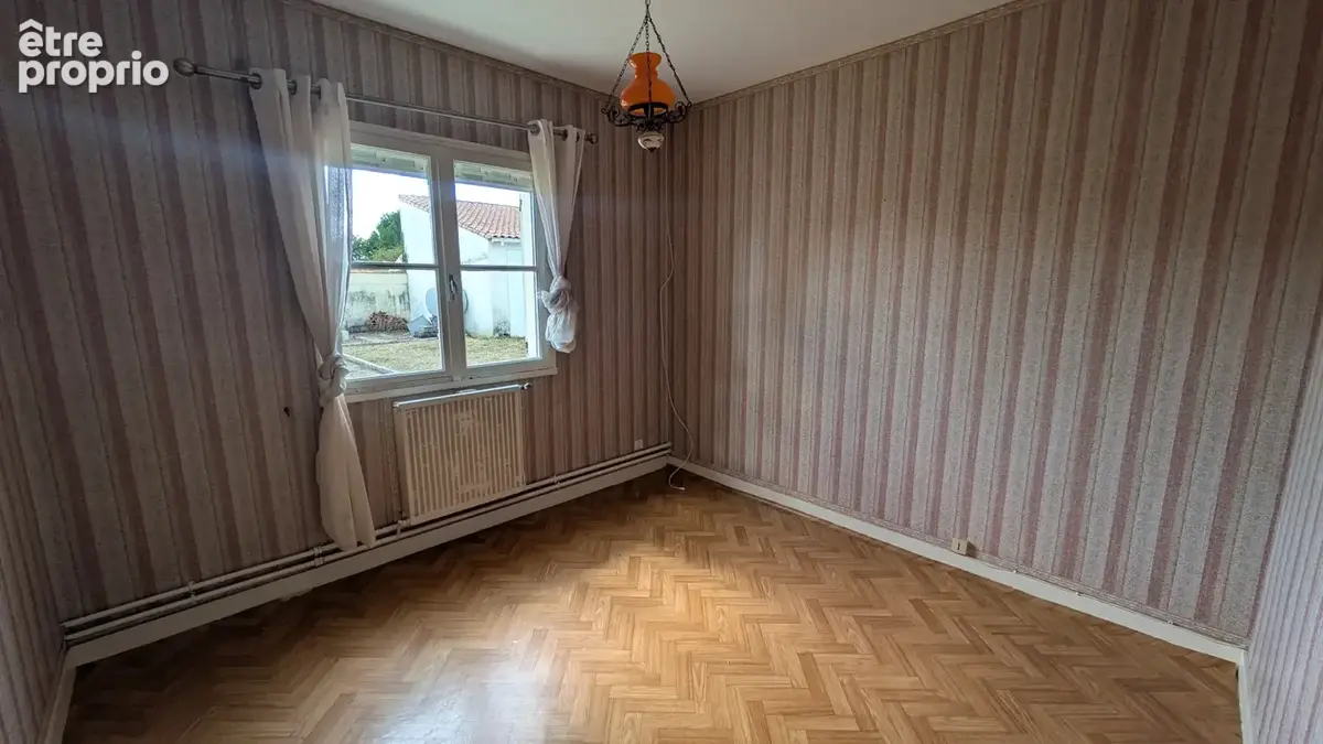 Plain pied - coeur frontenay rohan rohan - 3 chambres - jardin - garage - photo 5
