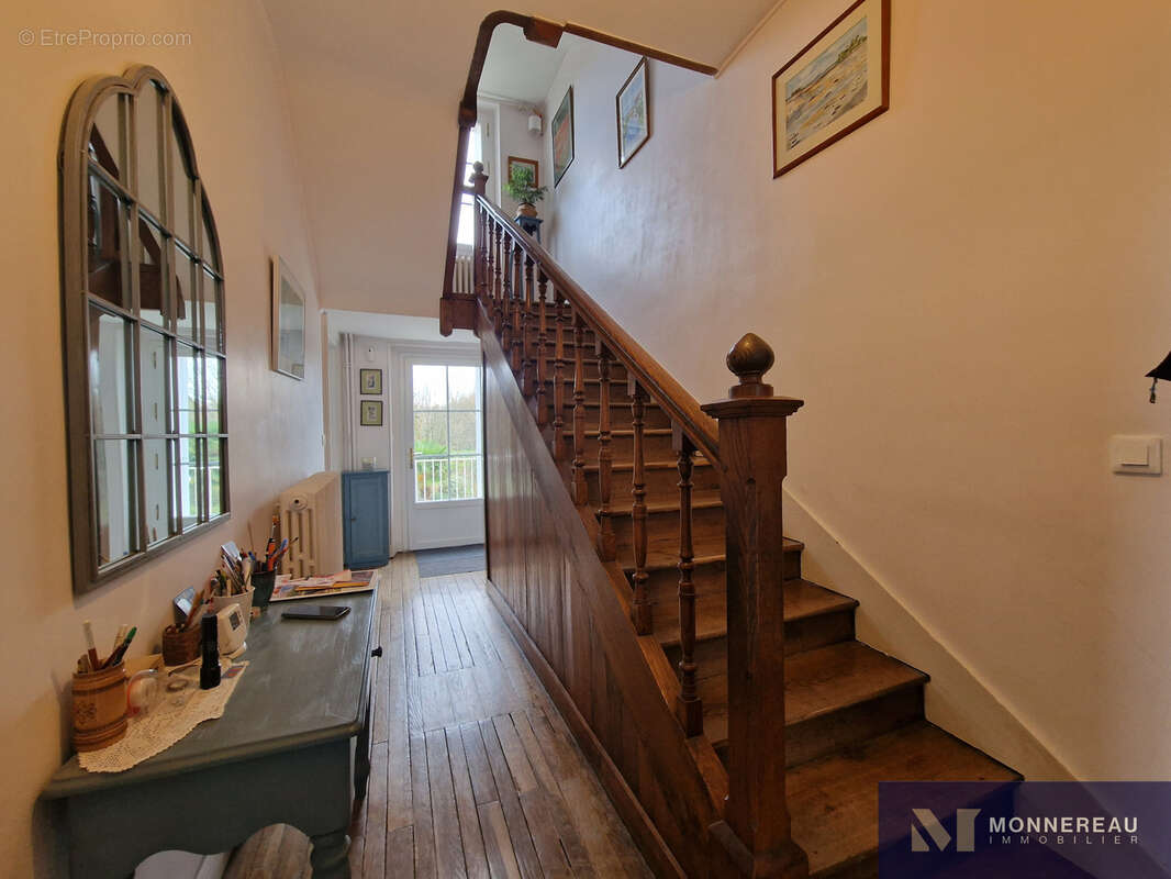 Maison à MONTMOREAU-SAINT-CYBARD