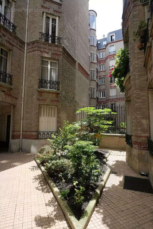 Appartement à PARIS-17E