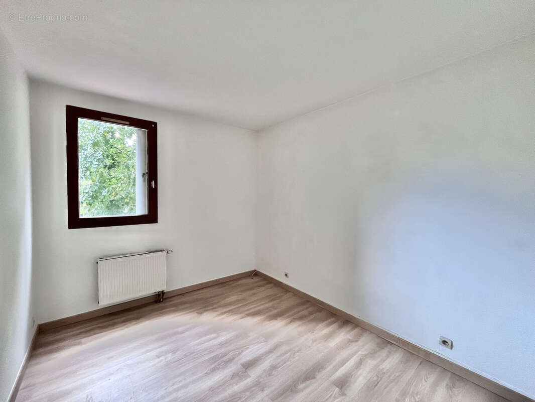 Aix en Provence, Appartement T3 de 60m2 dans résidence sécurisée avec ascenseur. Parking et cave. - photo 6