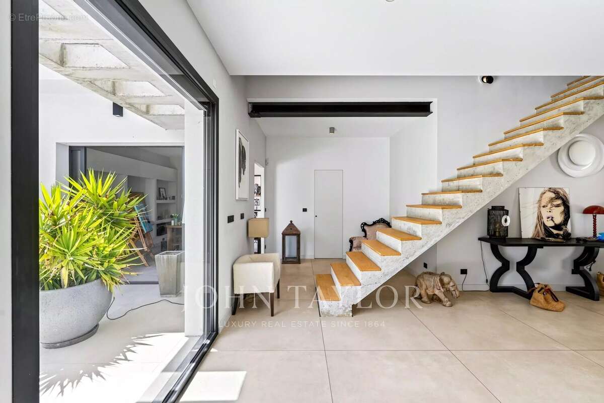 Maison à VENTABREN