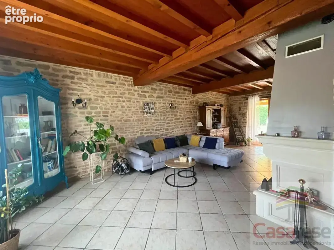 Maison 205 m² à Merceuil  - photo 2