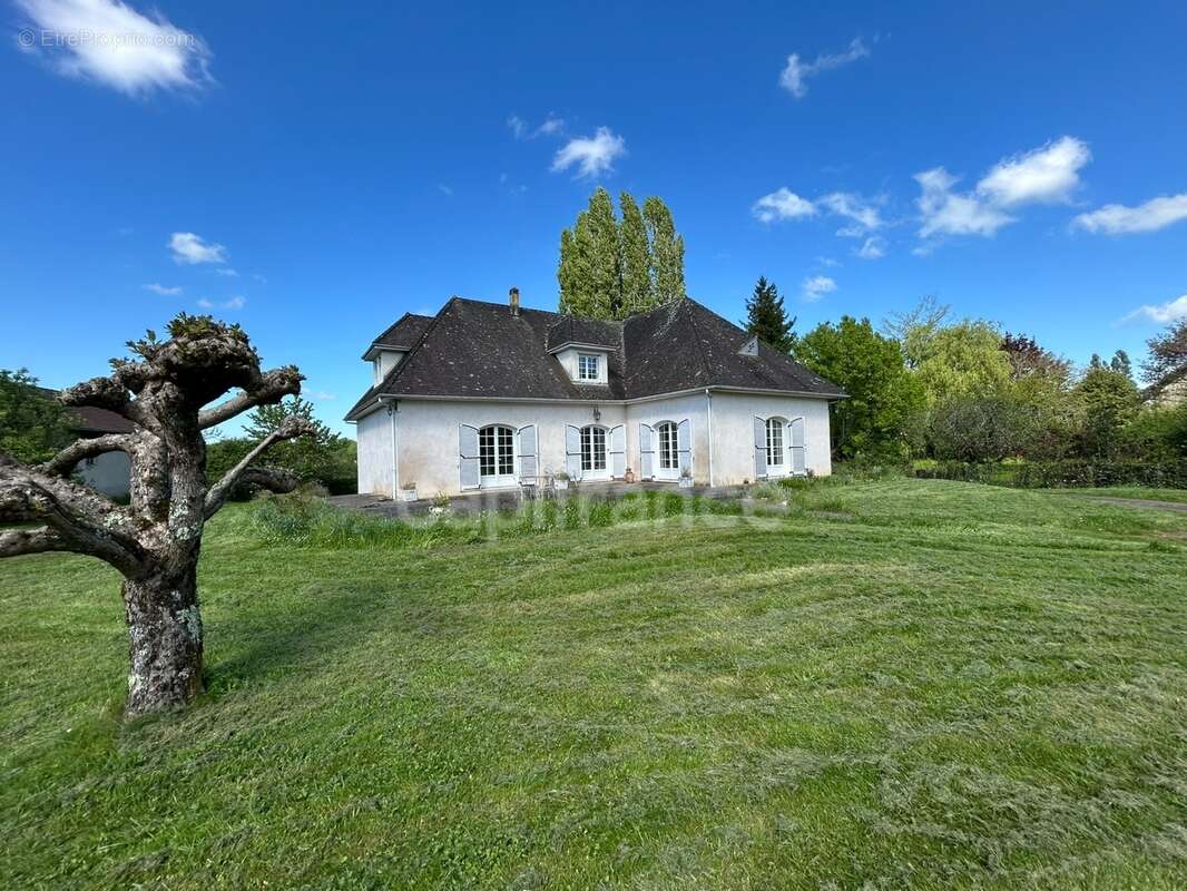 Maison à vendre 7 pièces THIVIERS (24)252m² sur plus de 5000m² de terrain - photo 2
