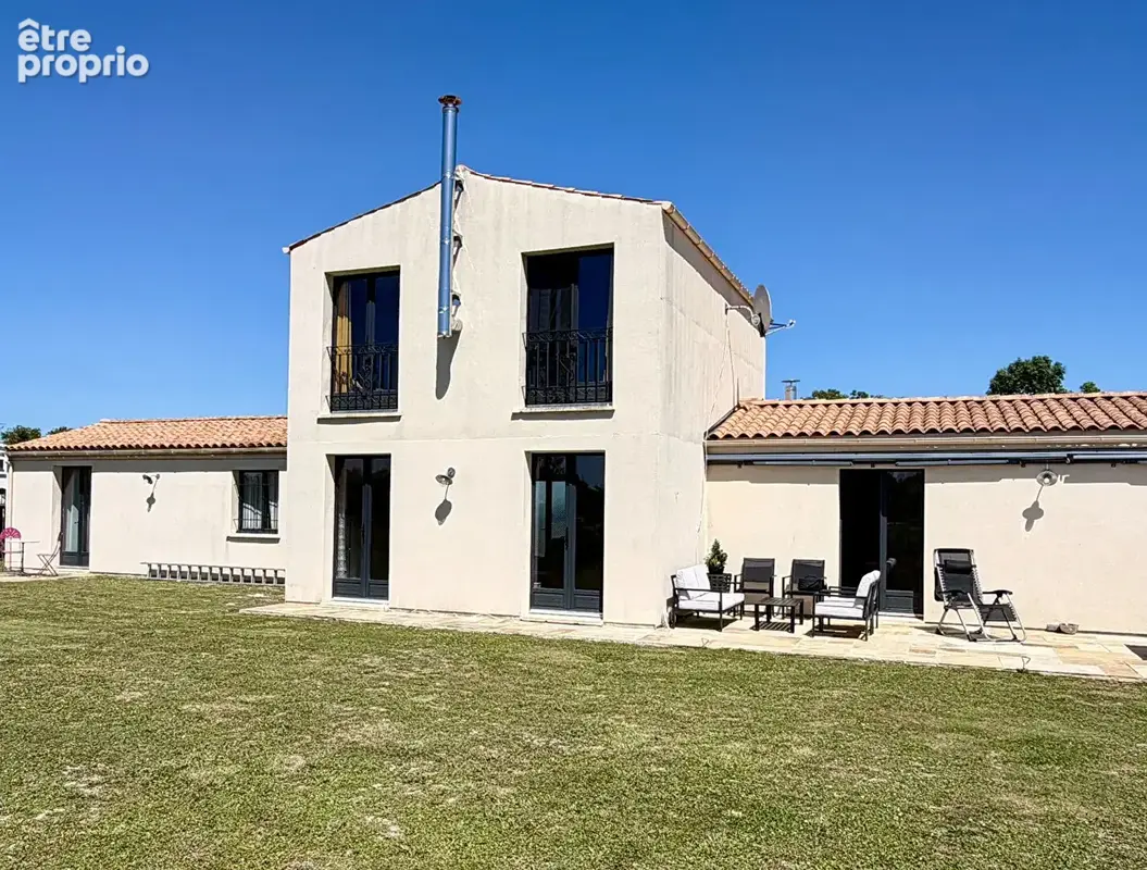 Belles prestations - pavillon de 3 chambres, bar/resto à pied, au calme, tout à l'égout prévu - photo 2
