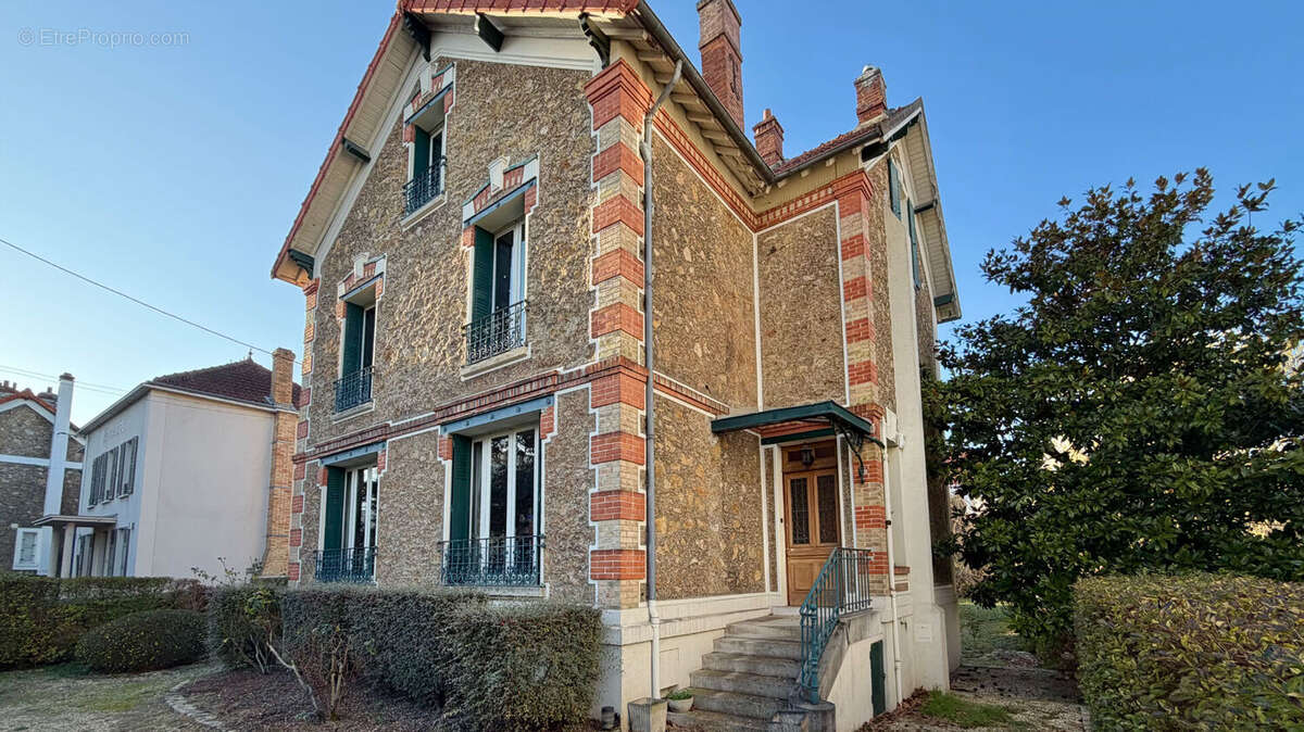 Maison à CORBEIL-ESSONNES