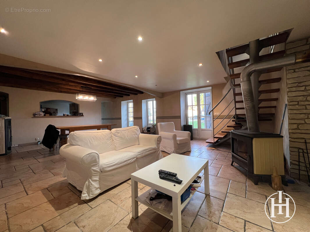 Maison à UZAY-LE-VENON