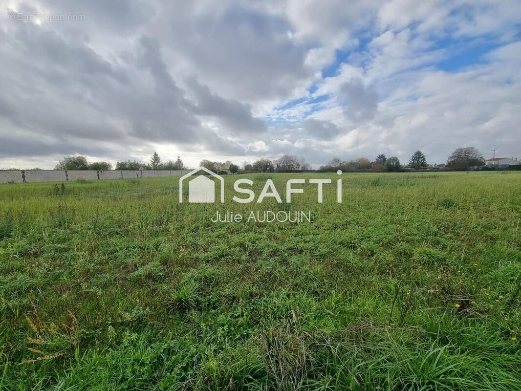 Photo 1 - Terrain à MASSAC