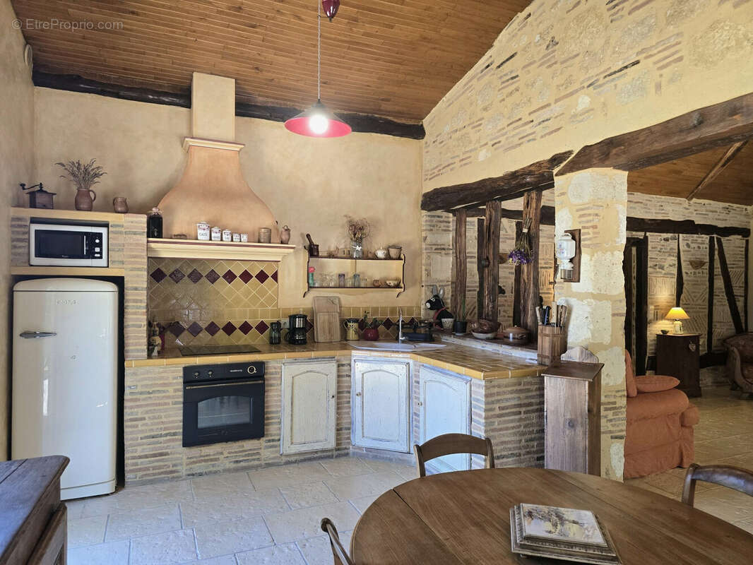 Maison 204 m² à Fraisse  - photo 2