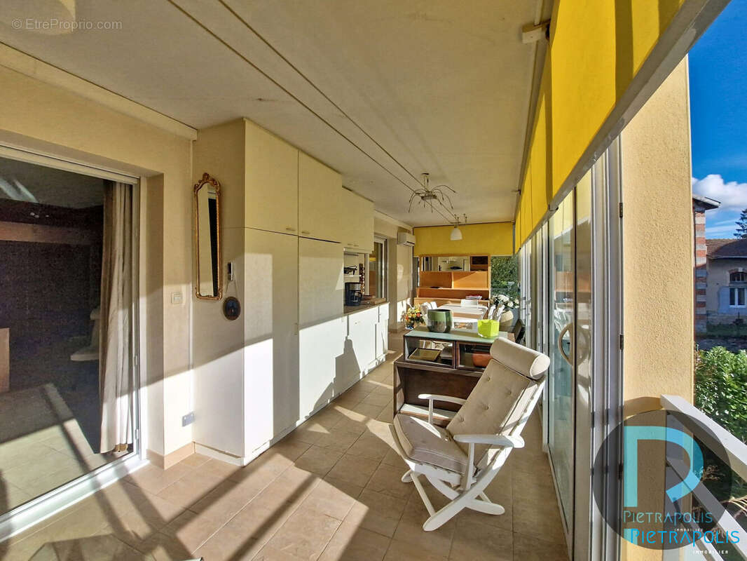 Appartement à PERONNAS