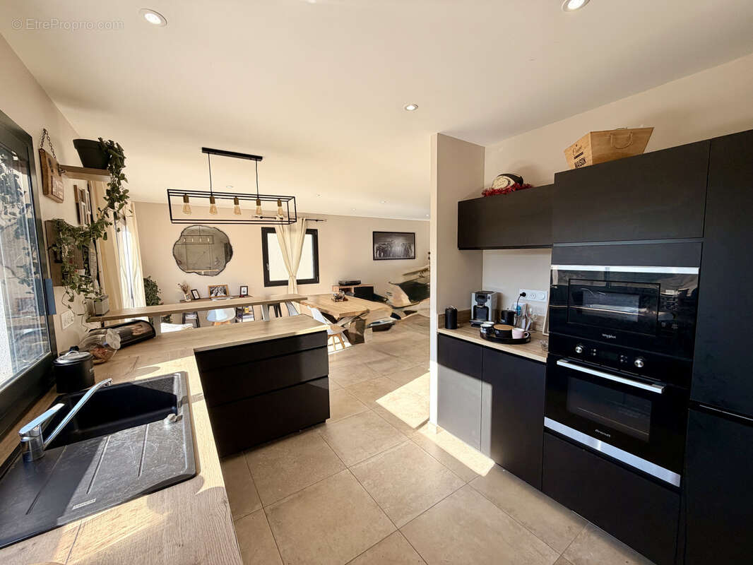 Beauvallon village. rare. maison de 90 m2 recente 2019. 3 chambres. garage. sur parcelle 350 m2 close . - photo 4