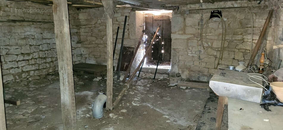 Maison en pierre à rénover sur 4,8 hectares - photo 12