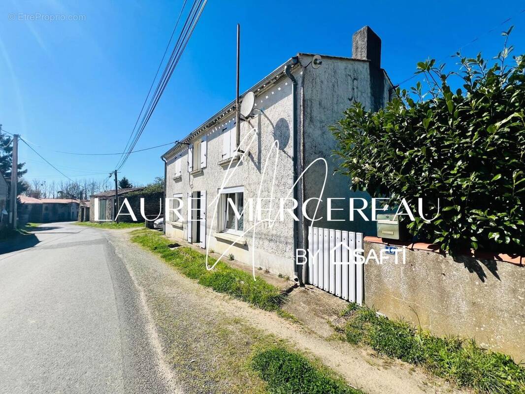 Photo 1 - Maison à SAINT-ETIENNE-DU-BOIS