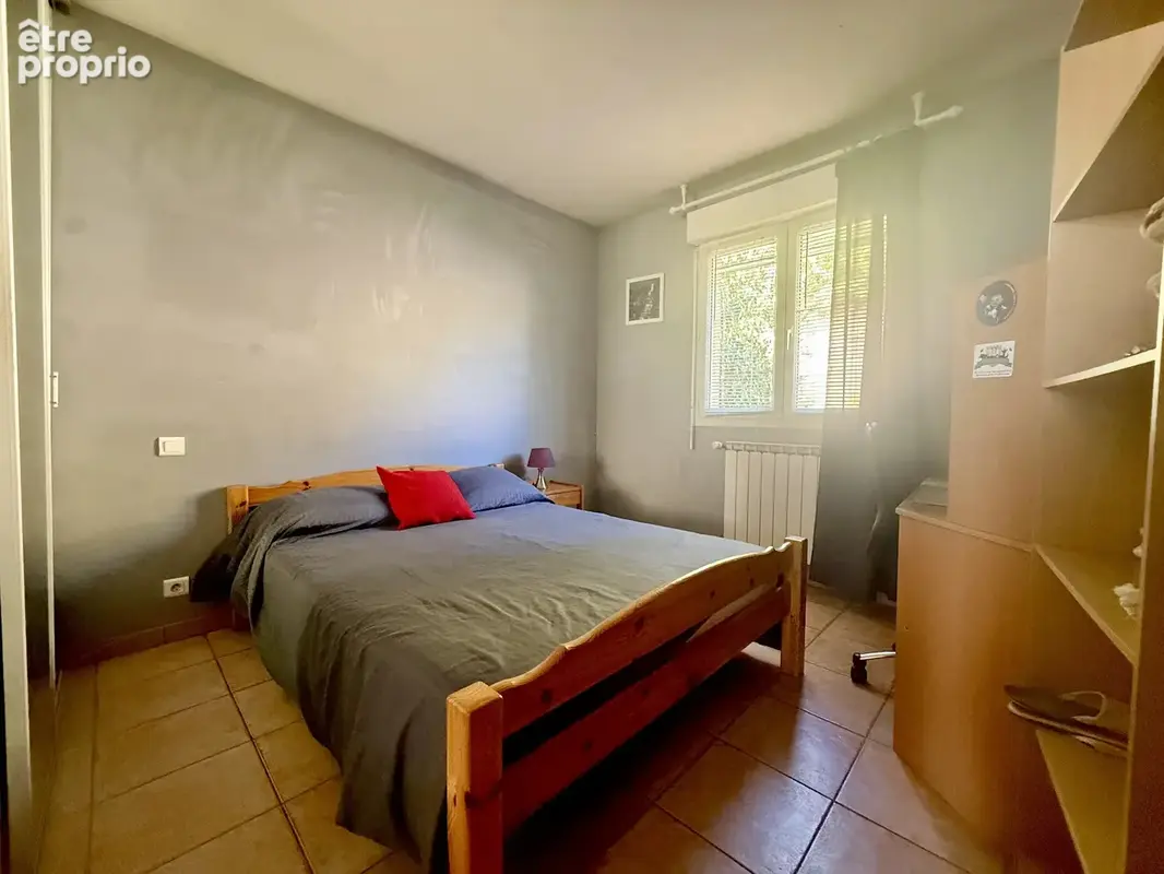 Belle propriété moderne avec terrain et piscine - photo 8