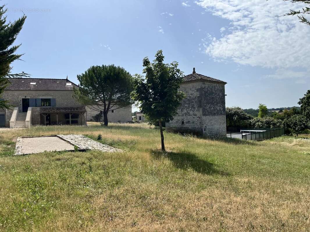 Maison à MONTAIGU-DE-QUERCY