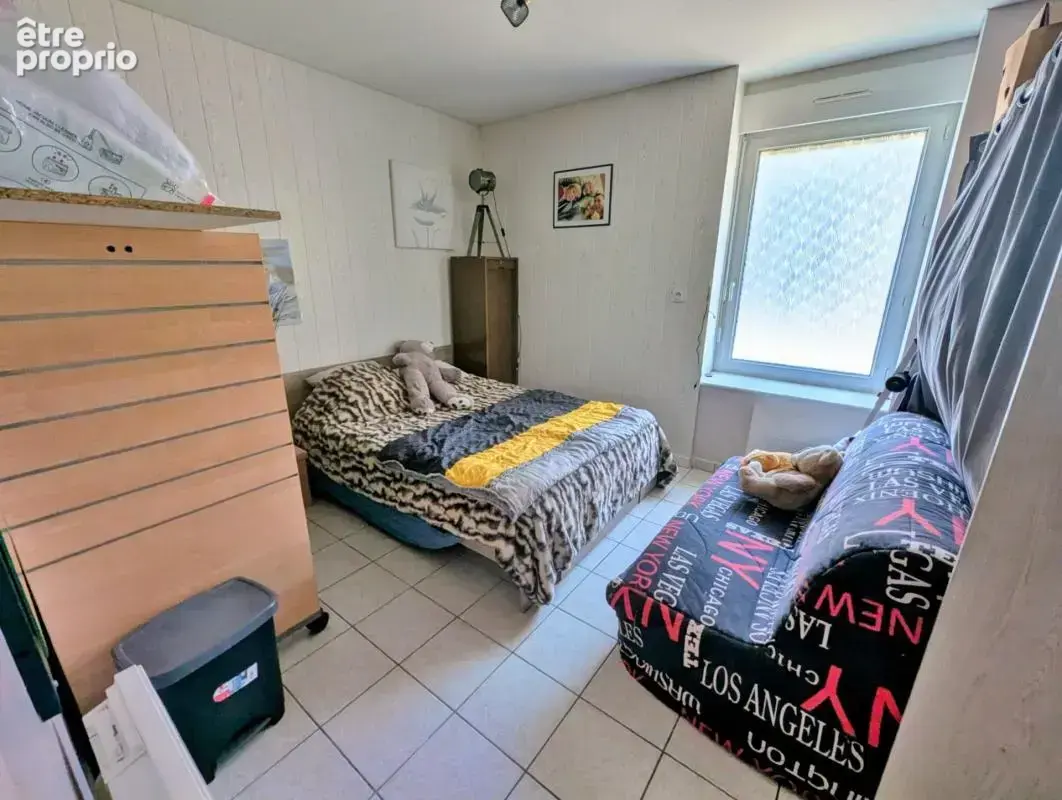 Maison rénovée en pierres 125 m2 à vendre, 6 pièces avec 4 voir 5 chambres, bourg SAINT GERMAIN EN COGLES (35) - photo 12