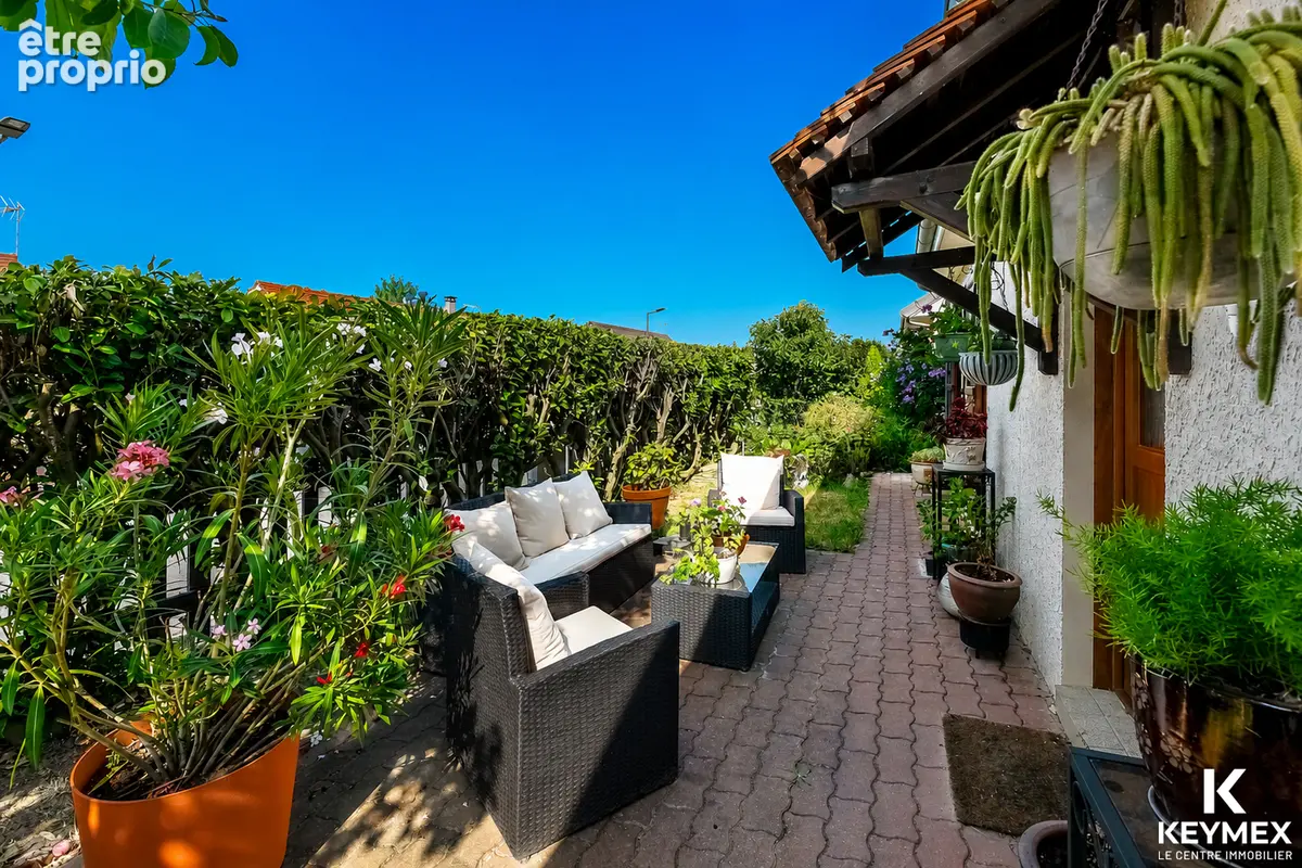 Maison  de plain pied  sur sous-sol total - photo 1