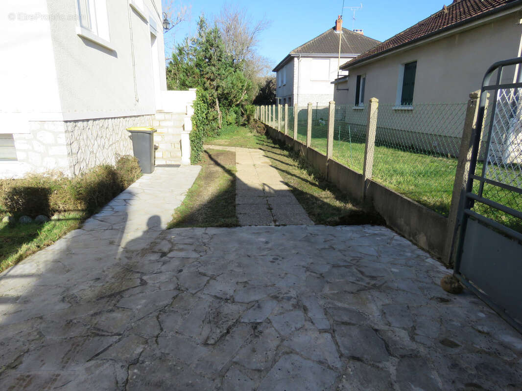 Maison à AMILLY