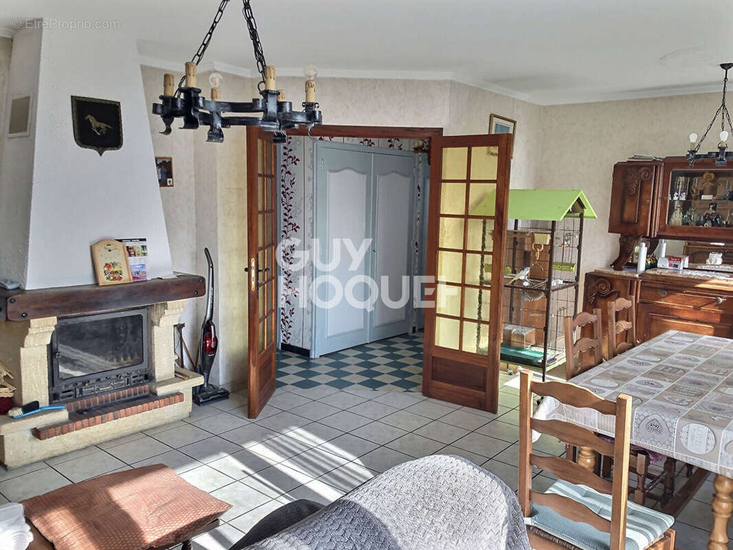 Maison à SAINT-BONNET-DE-MURE